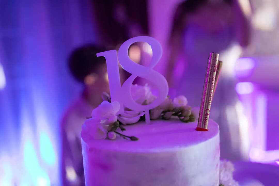 Ile bierze fotograf za 18 urodziny? Ceny i porady, które zaskakują