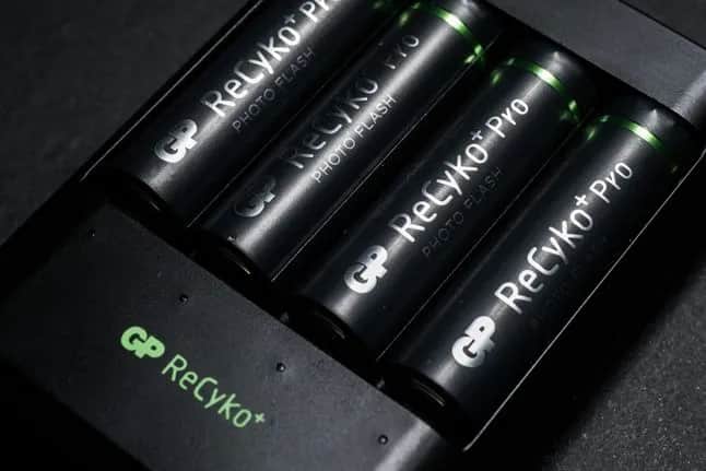 Jakie akumulatorki do lampy błyskowej zapewnią najlepszą wydajność?