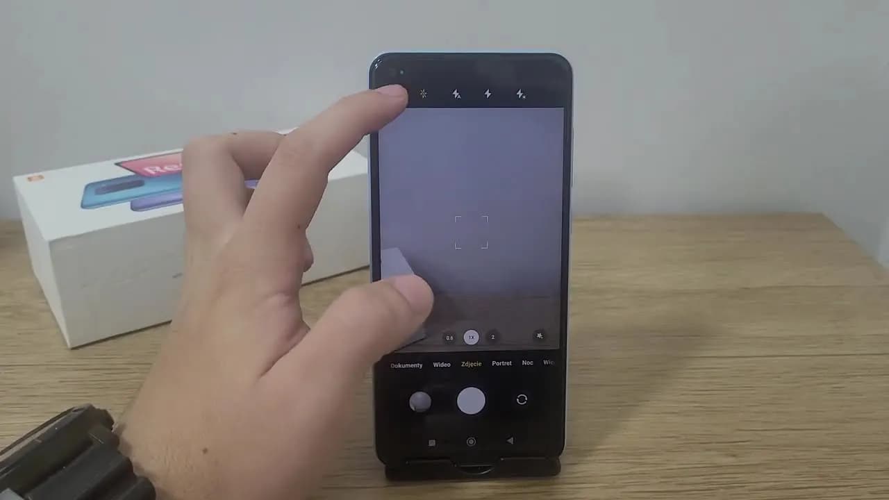 Jak włączyć lampę błyskową w telefonie Redmi - proste kroki, które działają